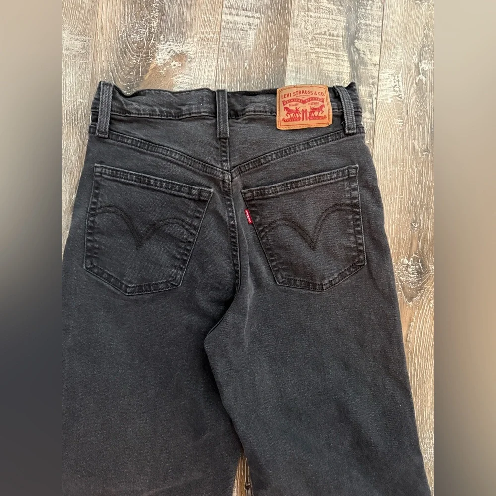 Levi's Women's ribcage bell Jeans - Picture 4 of 6